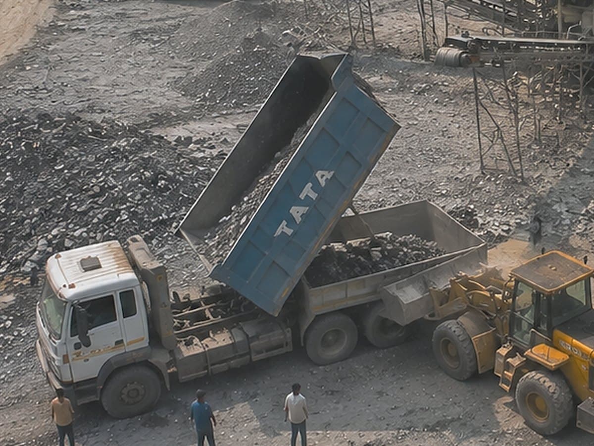 Tipper unloading feed stone